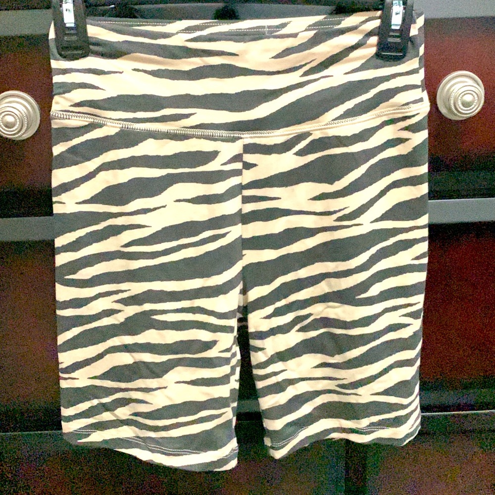 American Eagle biker short